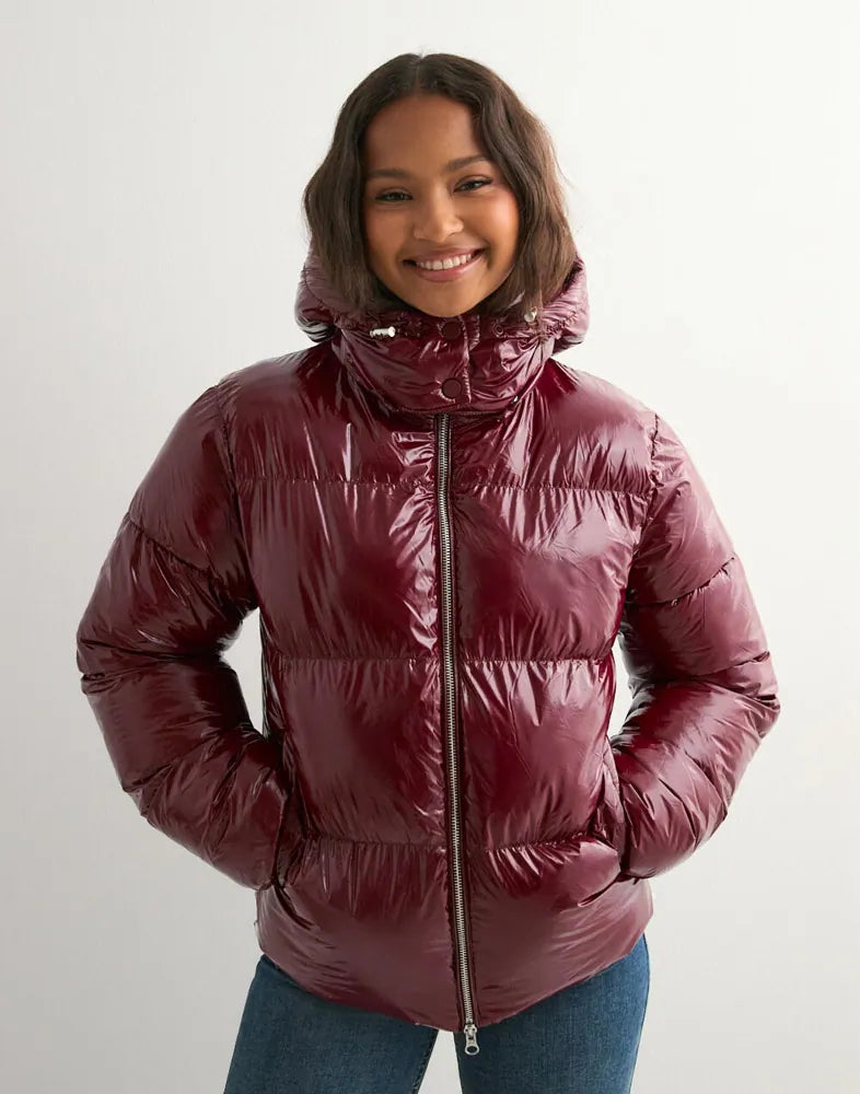 Punainen (Melkein loppuunmyyty) / XL